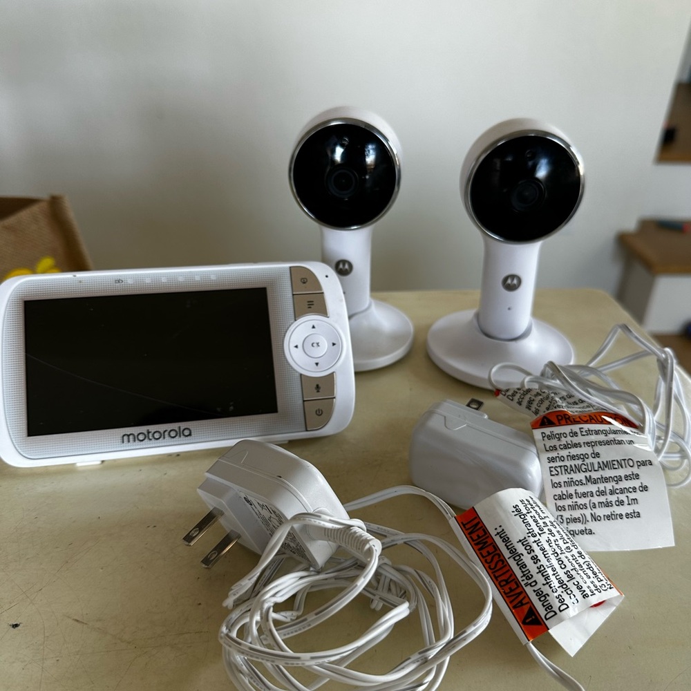 Motorola Dual Camera Baby Monitor Set in White